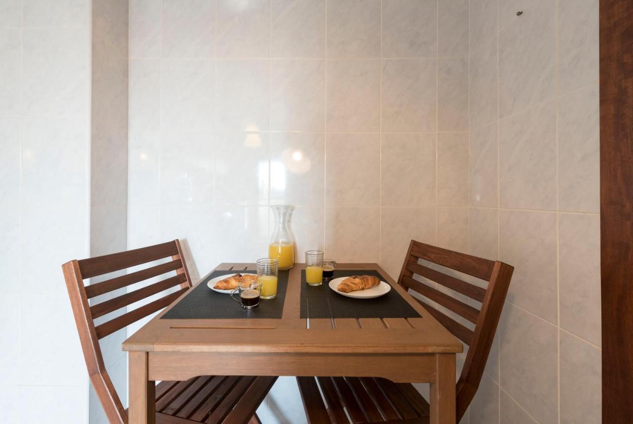 Lovelystay - Homey Feeling Flat W/ Free Parking 포르투 외부 사진