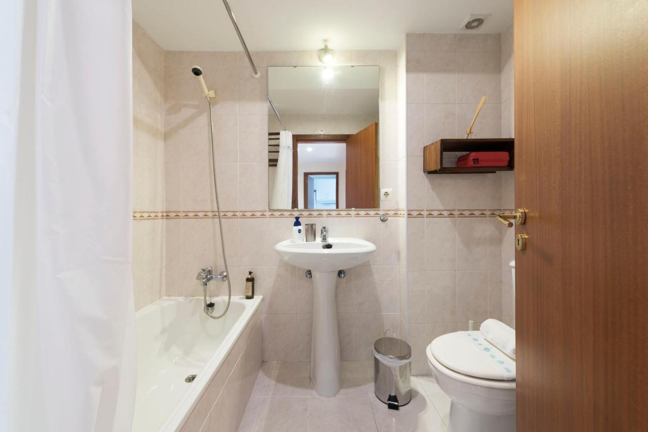Lovelystay - Homey Feeling Flat W/ Free Parking 포르투 외부 사진